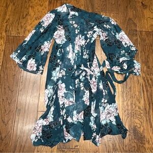 City Chic women’s floral lingerie robe